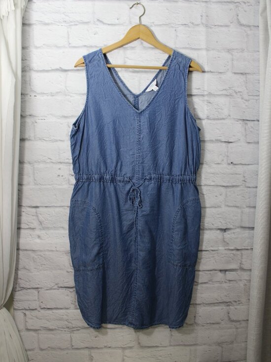 Time and Tru Dresses & Skirts - Time and Tru Large Blue Chambray Lyocell Utility Sleeveless Summer Casual Dress